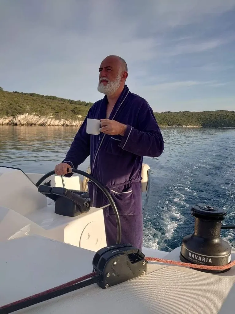 Kapten Peeter hommikukohviga luksuslikul purjereisil Vahemerel